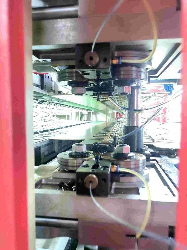 1.9-2.4mm Max 2000mm Matraç yaylı yatak çekirdek yapma makinesi 90-100 Yay/dakikası Kapasitesi ile